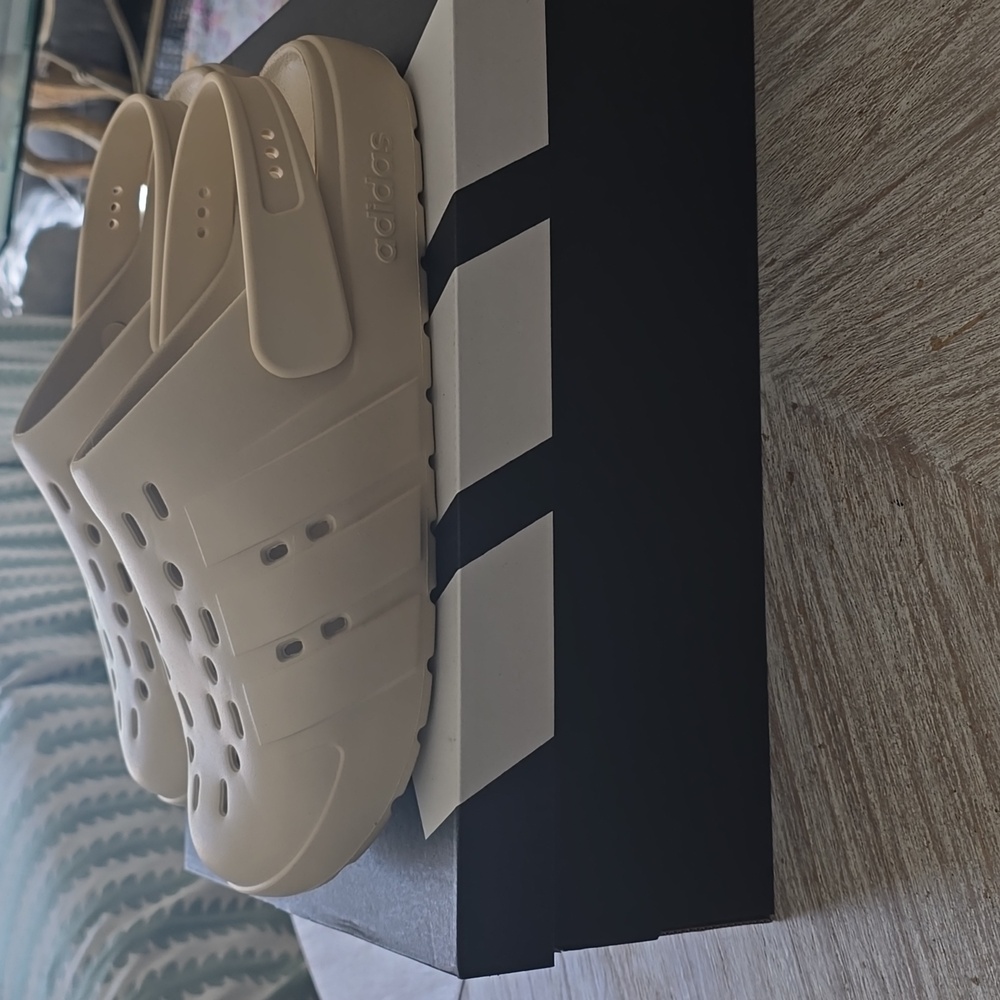 Adidas Slides New In Box. - Picture 6 of 6